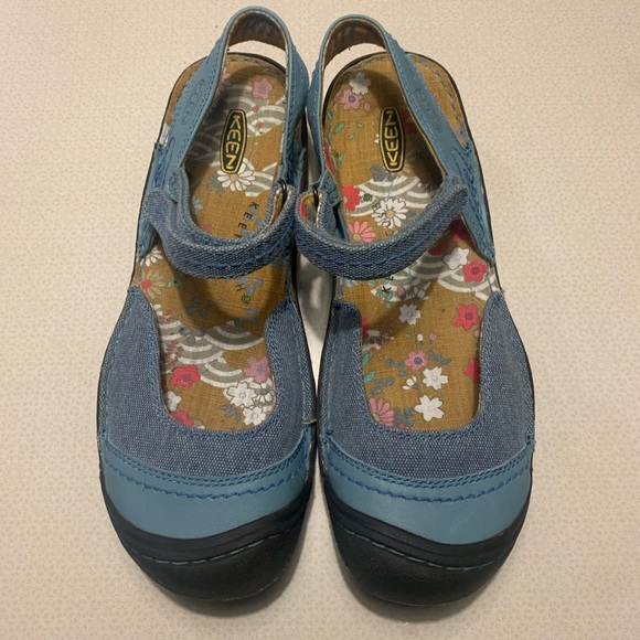 keen closed toe sandals